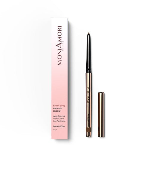 Sa texture douce et crémeuse glisse facilement, assurant un tracé précis et un contour des lèvres haute définition. 